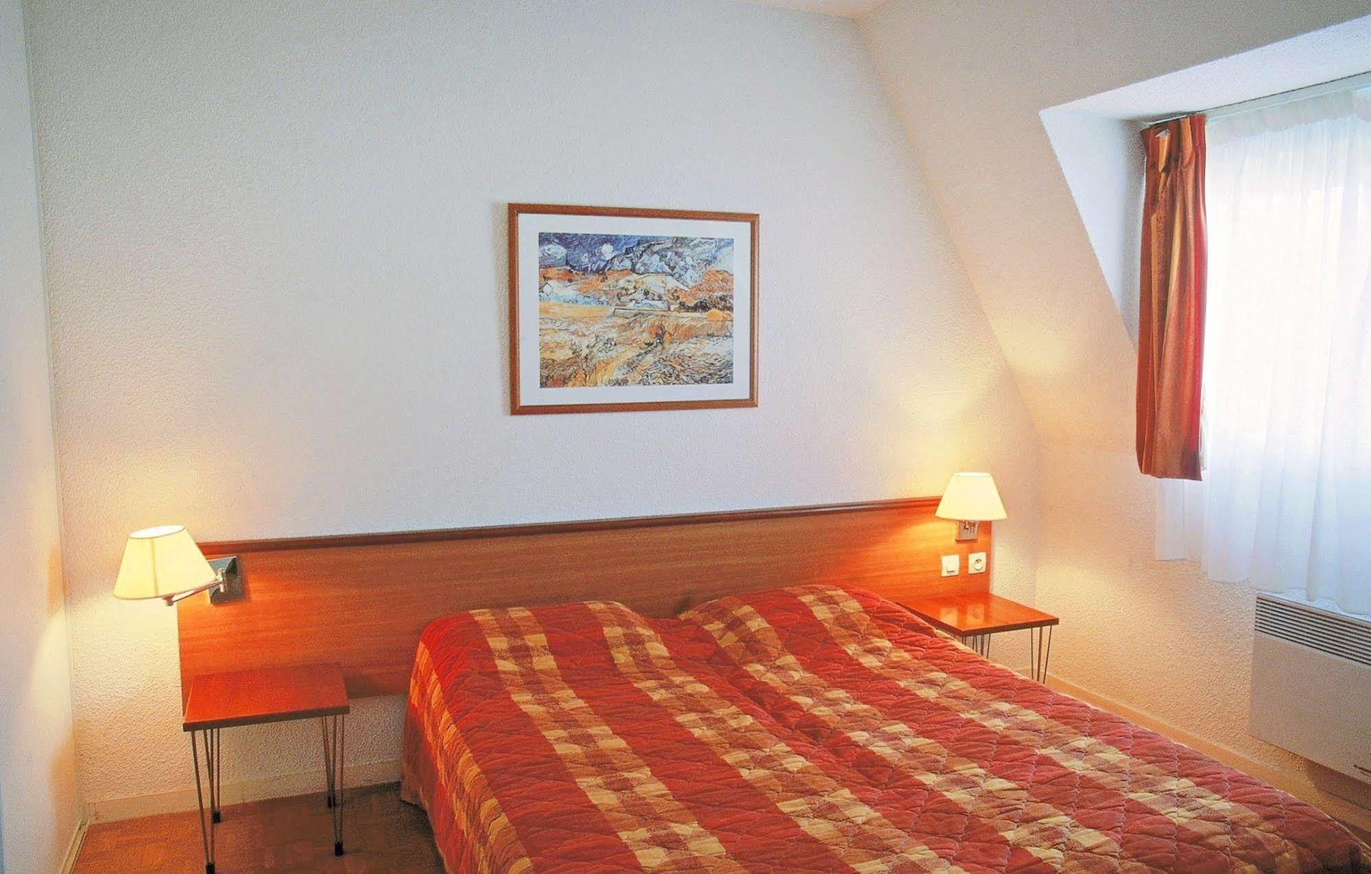 Montaigu Aparthotel Cabourg Exterior photo